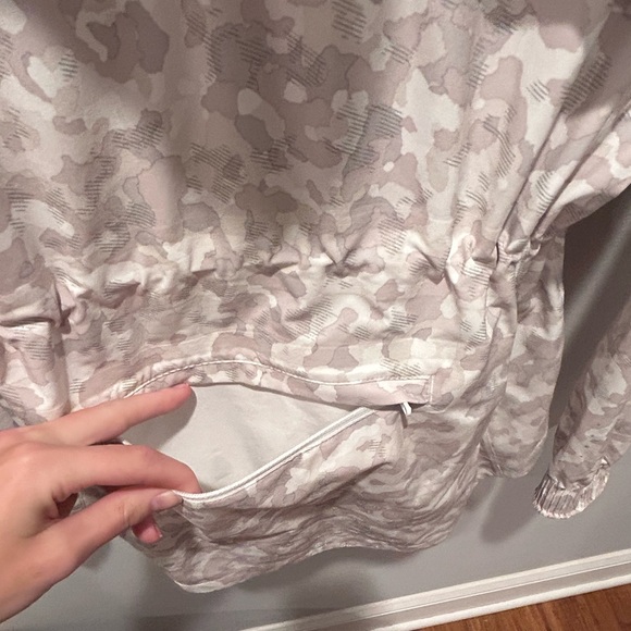 Athleta Camo RUNNING FREE REFLECTIVE JACKET Pink White M EUC - Picture 11 of 15